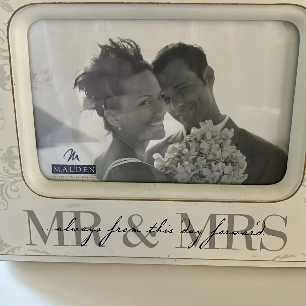 Wedding Photo Frame “Mr & Mrs” Malden International Designs 4” x 6”. Preowned
